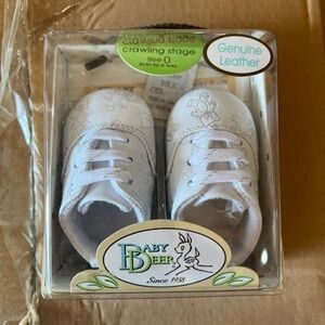 Baby Deer White Leather Crawling Shoes with Subtle Print